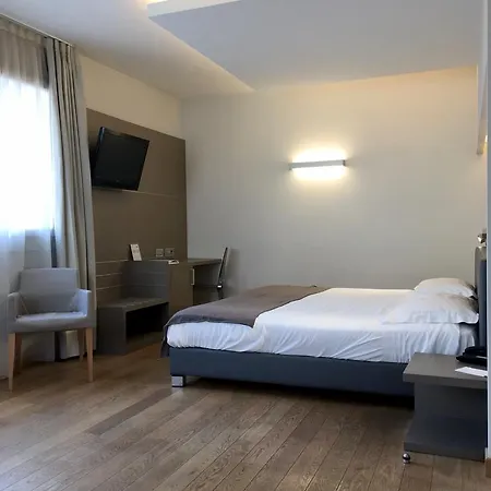 Hotel Di Varese Esterno foto