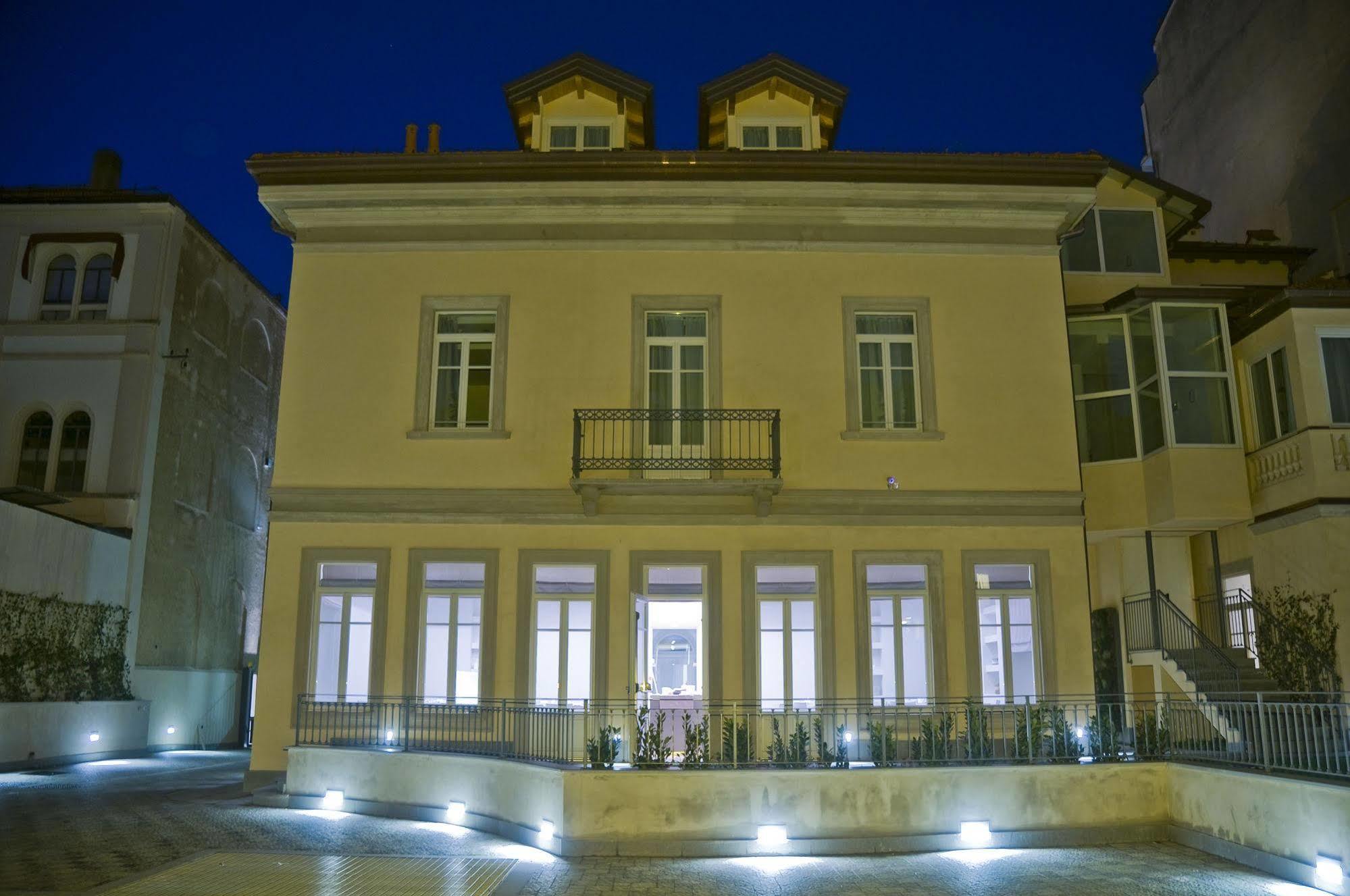 Di Hotel